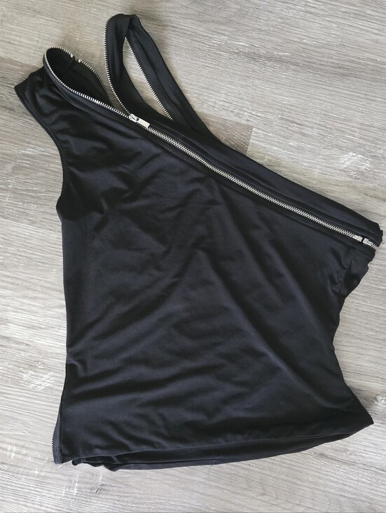 I.AM.GIA Tops - Gorgeous I Am Gia One Shoulder Black Zipper Top